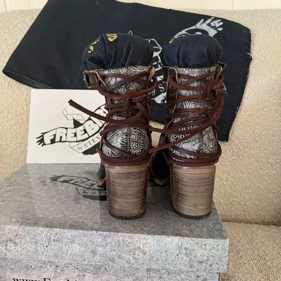 FreeBird by Steven Raeanne Shoes - Picture 2 of 7